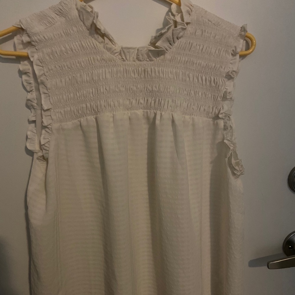 Anna Taylor white top